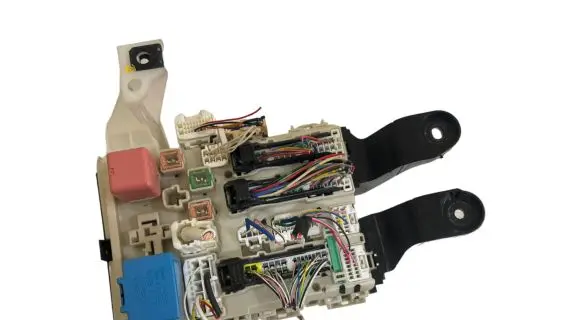 Toyota Avensis T270 Fuse box set 8273005170C 15429H24
