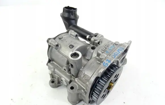 Volkswagen Golf VII Oil pump 04L145305 04L145208D