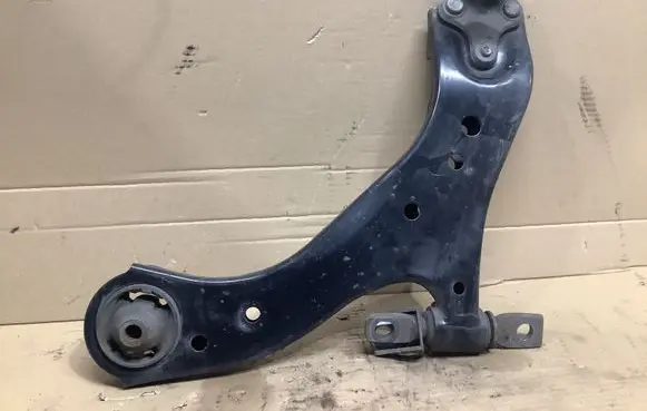 Lexus ES VII XZ10 Front lower control arm/wishbone
