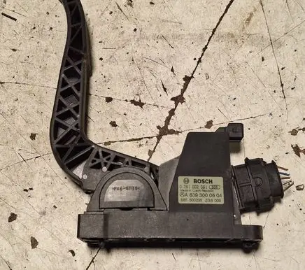 Mercedes-Benz Vito Viano W639 Accelerator throttle pedal 0281002561 585500235 A6393000604