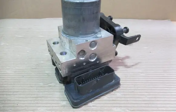 Mercedes-Benz C W205 ABS Pump A2054314400