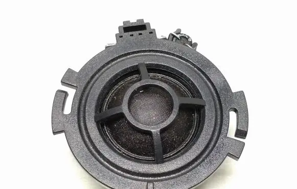 Front door high frequency speaker