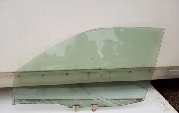 Nissan X-Trail T30 Front door window glass four-door 