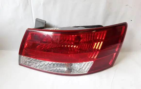 Hyundai Sonata Rear/tail lights 924023K0