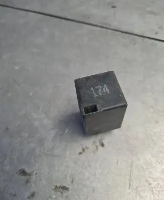 Volkswagen Golf III Other relay 1H0955529 72HV603