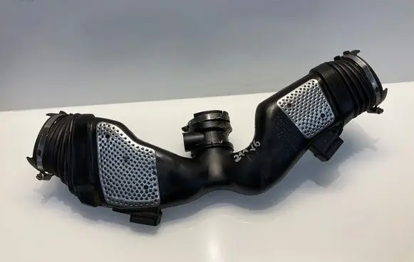 Mercedes-Benz E W211 Turbo air intake inlet pipe/hose A6420907437 6420907437