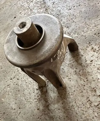 Engine mount bracket