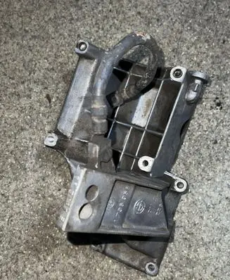 BMW X5 E53 Engine mounting bracket 1736956