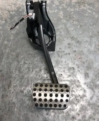 Mercedes-Benz E W212 Brake pedal A2042902101BILI A2042902101