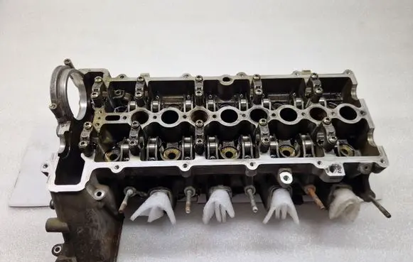 BMW 3 E46 Engine head 2246601