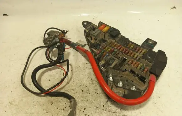 BMW 5 E60 E61 Fuse module 6906601