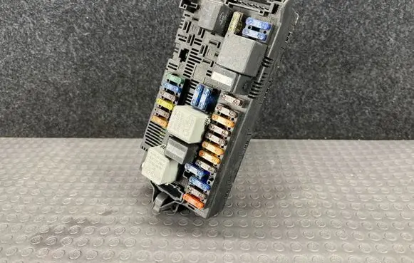 Mercedes-Benz E W211 Fuse module 2115453101