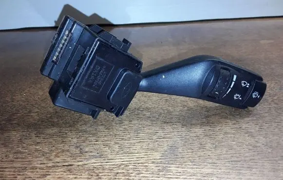 Ford Focus Wiper control stalk 17D940
