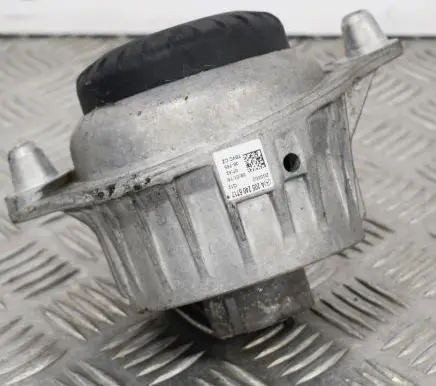 Mercedes-Benz C W205 Engine mount bracket A2052406717