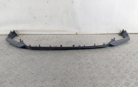 Front bumper lip