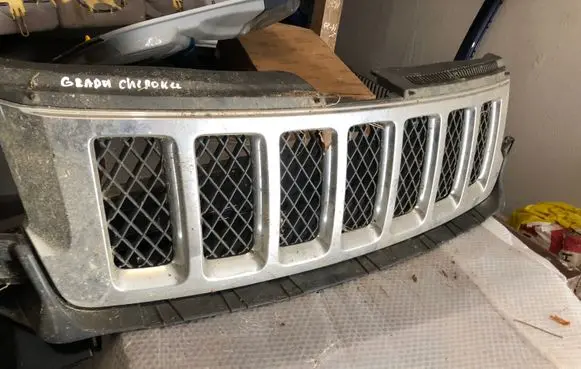 Jeep Grand Cherokee Front bumper upper radiator grill 55079377 57101708 36802