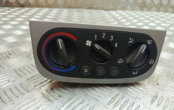 Opel Combo C Climate control unit 031110H