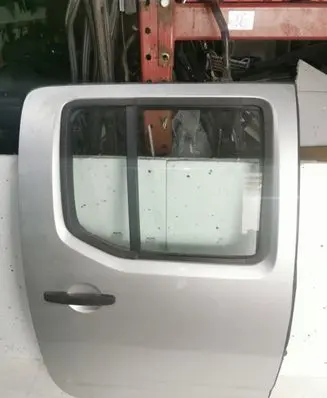 Nissan Navara Rear door