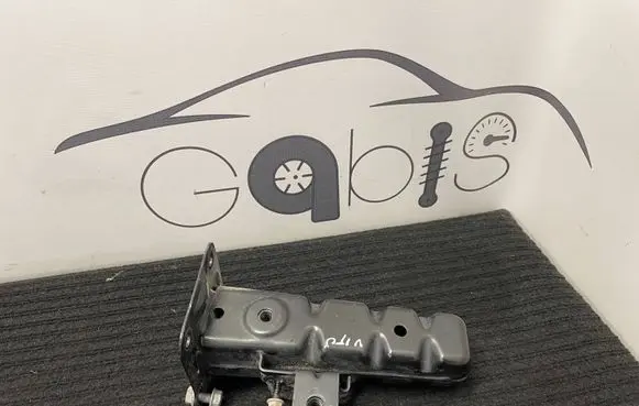 Mercedes-Benz Vito Viano W447 Front bumper mounting bracket A4476200095
