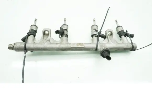 Audi Q3 F3 Fuel injector 06Q133317B