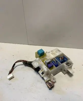 Toyota Corolla E120 E130 Fuse module 6189 7019