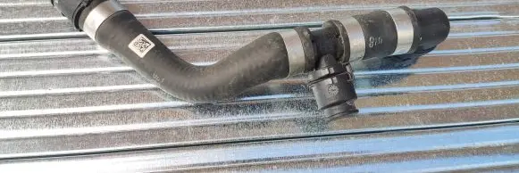 BMW 5 G30 G31 Engine coolant pipe/hose 8602681 16169713