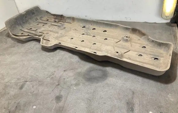 Toyota Hilux (AN10, AN20, AN30) Fuel tank bottom protection 