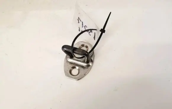 Volkswagen Tiguan Front door lock loop/hook striker 1k0837033