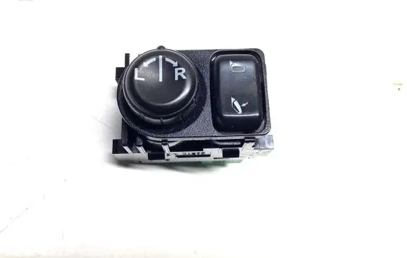 Nissan Qashqai+2 Wing mirror switch