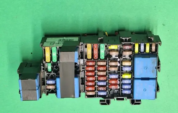 Renault Clio IV Fuse module