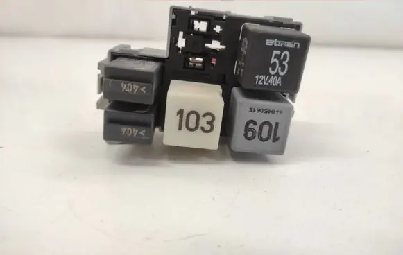 Volkswagen Touareg I Fuse module 141951253B 7L0937503