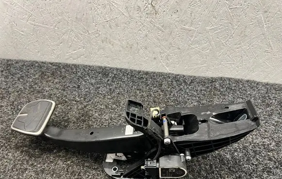 BMW 3 G20 G21 Brake pedal 6874290 687429004