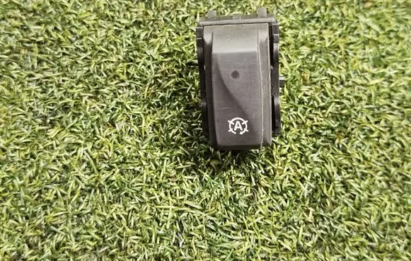 Opel Vivaro Engine start stop button switch 251534917R