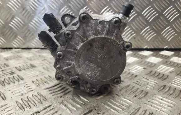 Volkswagen Touran I Vacuum pump 03G145209