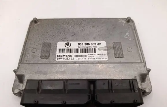 Skoda Fabia Mk1 (6Y) Engine control unit/module 03E906033AB 3PG7002 5WP4422302