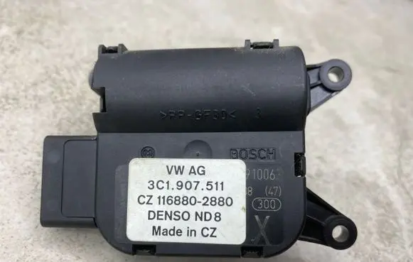 Volkswagen PASSAT B6 Air flap motor/actuator 3C1907511