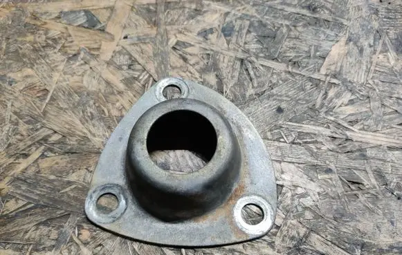 Porsche 928 Front shock absorber mounting bracket 