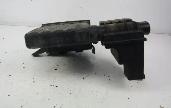 Suzuki Swift I Air filter box 
