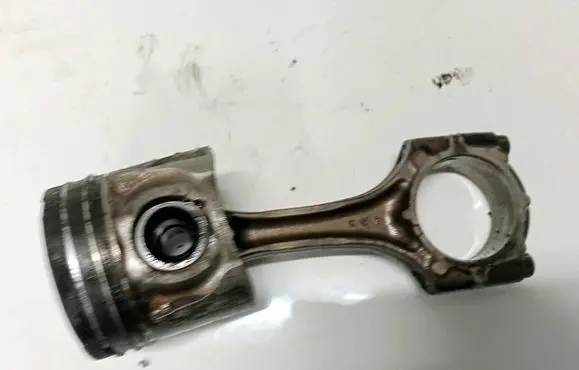 Toyota Corolla Verso AR10 Piston with connecting rod 