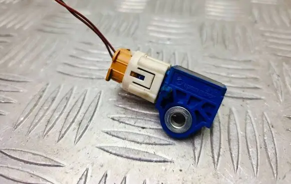Fiat 500 Airbag deployment crash/impact sensor 51751186 5WK43647