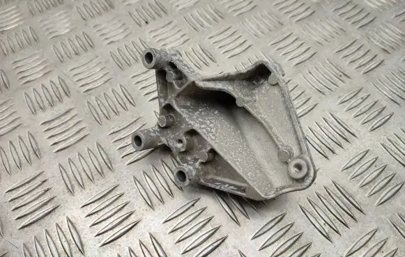 Mercedes-Benz Vito Viano W447 Engine mounting bracket A6510942241