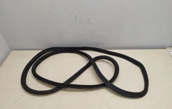 Porsche Cayenne (92A) Loading door rubber seal (on body) 7P5827705D 95851270501
