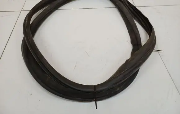 Skoda Fabia Mk2 (5J) Rubber seal front coupe door 