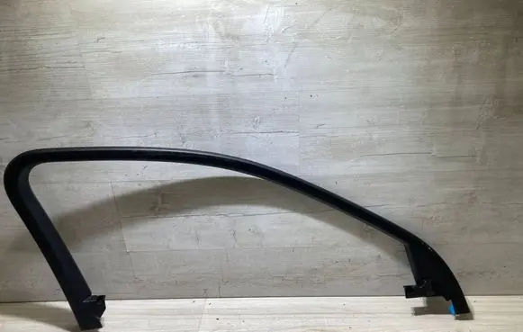 Audi Q3 F3 Front door window/glass frame 83F867609