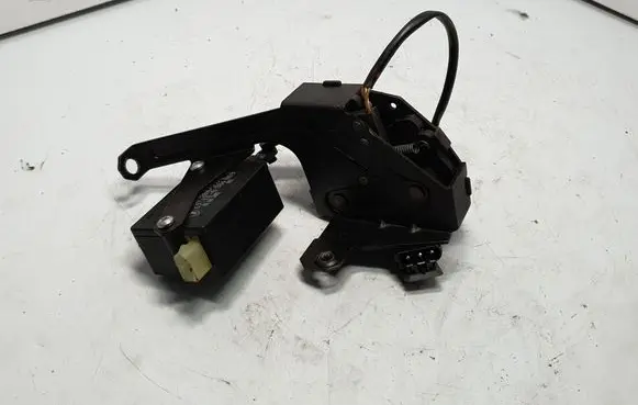 BMW 5 E39 Tailgate window lock/catch/latch 8238469 51248238469