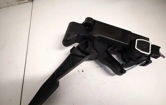 Mercedes-Benz A W169 Accelerator throttle pedal a1693000204