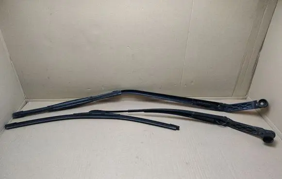 Mazda CX-9 Front wiper blade arm