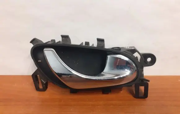 Nissan Qashqai Front door interior handle 806704EA0A 12250
