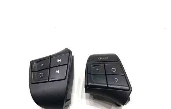 Volvo V50 Steering wheel buttons/switches 3073963830739641