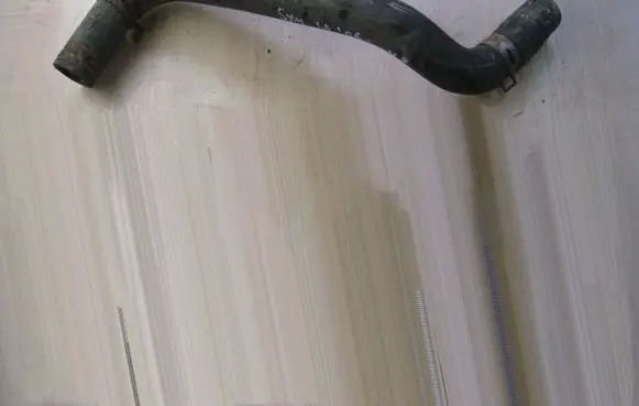 Suzuki SX4 Engine coolant pipe/hose